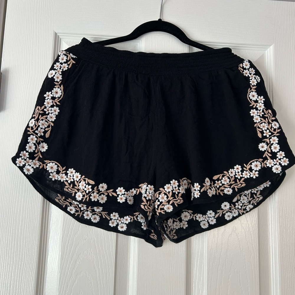 Anthropologie CHLOE OLIVER Elastic Waist Black Shorts with embroidery size S